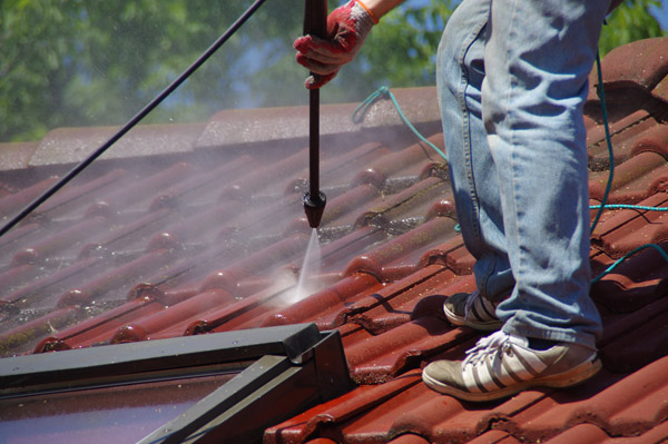 House roof cleaning