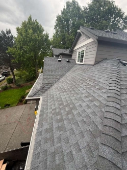 GAF StainGuard Plus™ shingle installation mitigating heavy algae growth on a Mount Tabor, Oregon property.