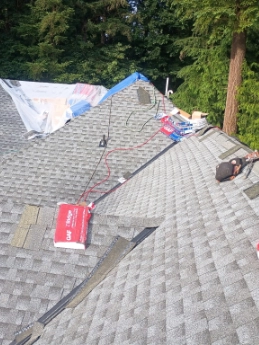 GAF Timberline® HDZ shingle roof installation matching the historic aesthetics of a residential property in Nob Hill.