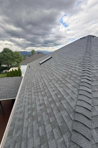 Certified GAF Master Elite roofers installing high performance Timberline HDZ shingles with a complete weather proof underlayment barrier in the Tigard Triangle